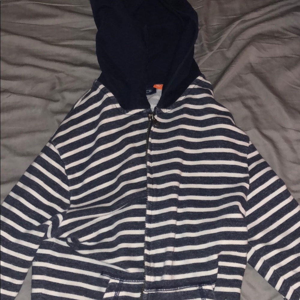 A sweat shirt that is in GREAT CONDITION!